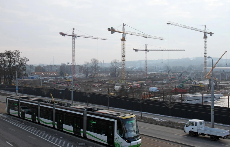 Egyre látványosabb – épül a stadion Diósgyőrben