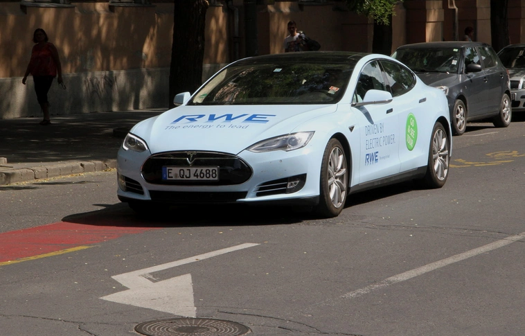 Miskolcra érkezett az elektromos autós túra