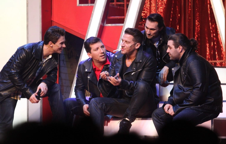 Grease musical a sportcsarnokban