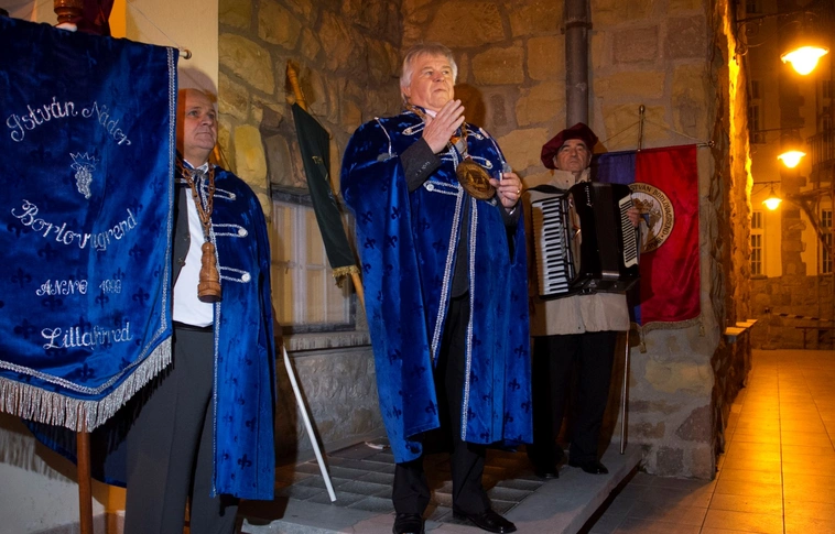 István Nádor Borlovagrend a palotaszállóban