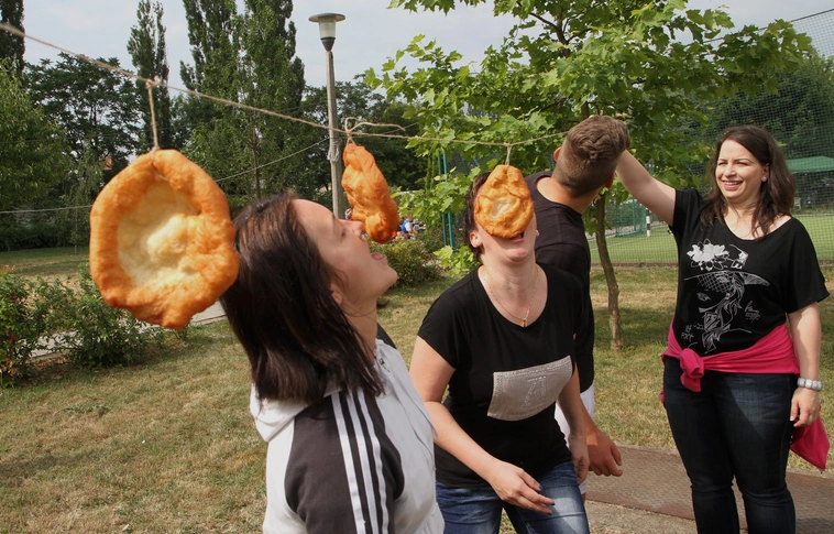Juniális a megyei kórház szabadidő parkjában
