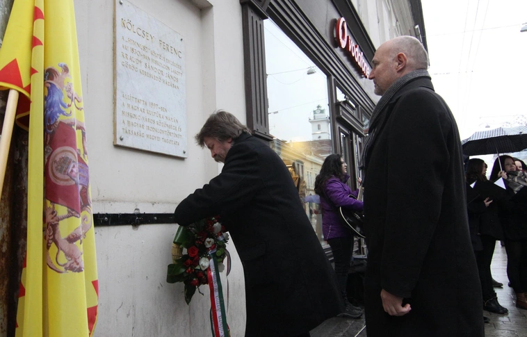 Koszorúzás Kölcsey Ferenc emléktáblájánál