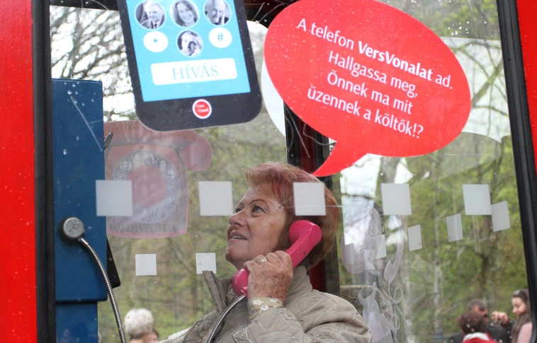 Városi költészeti napi ünnepség - VersVonal telefonfülke felavatása