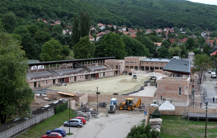Szent István ünnepére kész a lovagi tornák tere