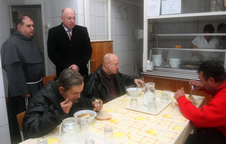 Polgármesteri látogatás a minoritáknál