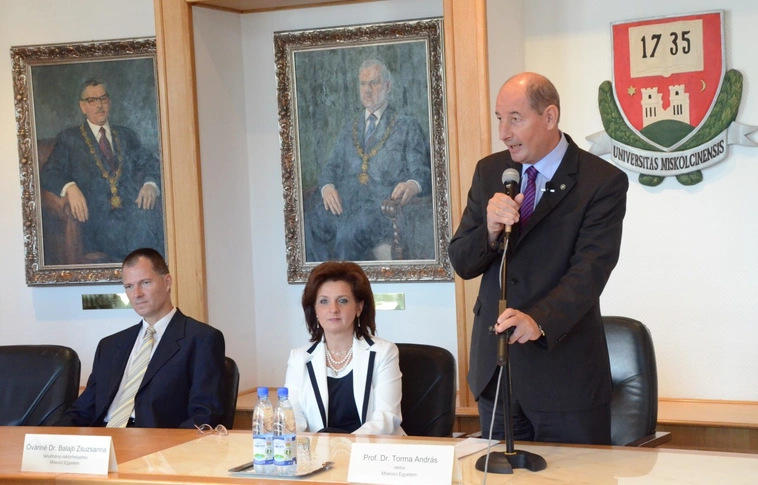 Köztársasági ösztöndíjak átadása a Miskolci Egyetemen