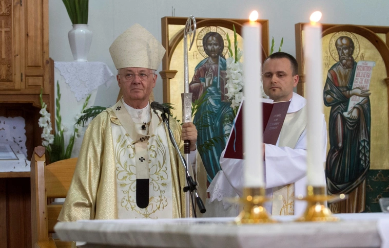 Papszentelés az Avas-déli Ige templomban