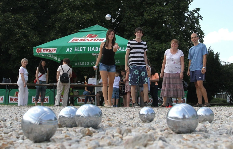 Nyári Petanque Kupa a Belvárosi Ligetben