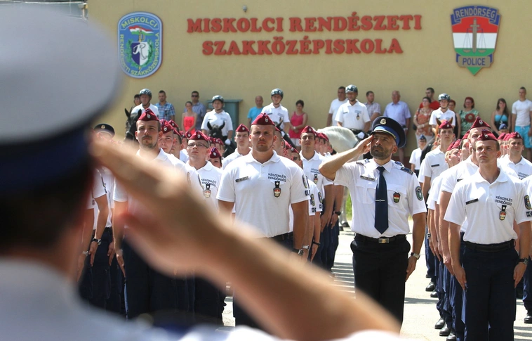 Kibocsátó ünnepség a rendőrszakközépben
