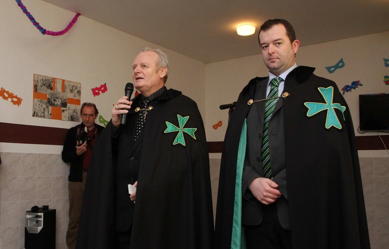 Farsang a hajléktalanszállón