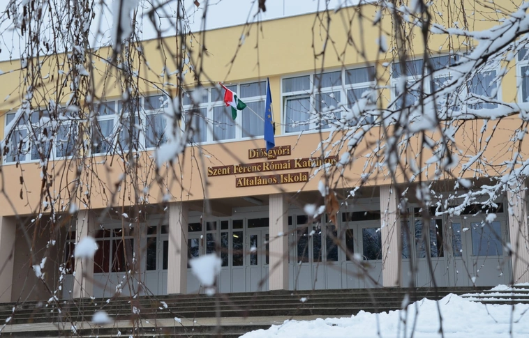 Római katolikus iskolák szentelése
