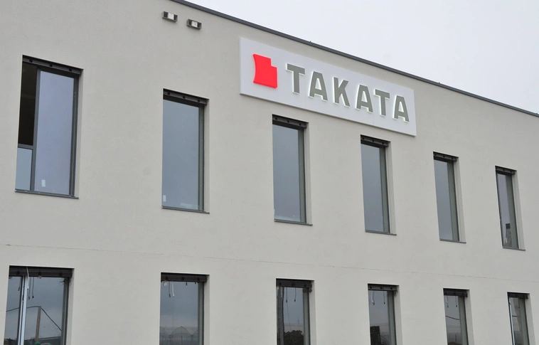 Takata: Folyamatosan bővül a létszám és a géppark