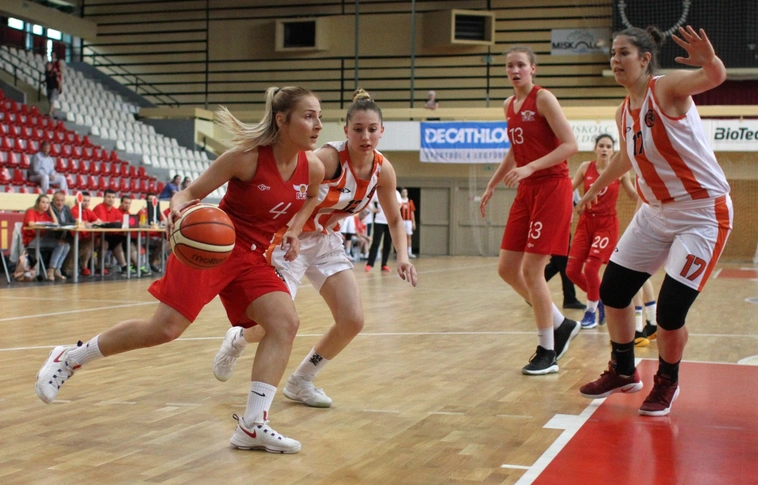 Nemzeti Kadett Leány Bajnokság a sportcsarnokban
