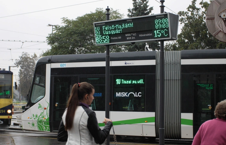 Forgalomba állt Miskolc hatodik új villamosa