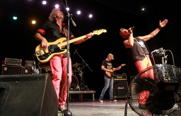 Zártosztály - bakancsos Edda koncert az Ady-ban