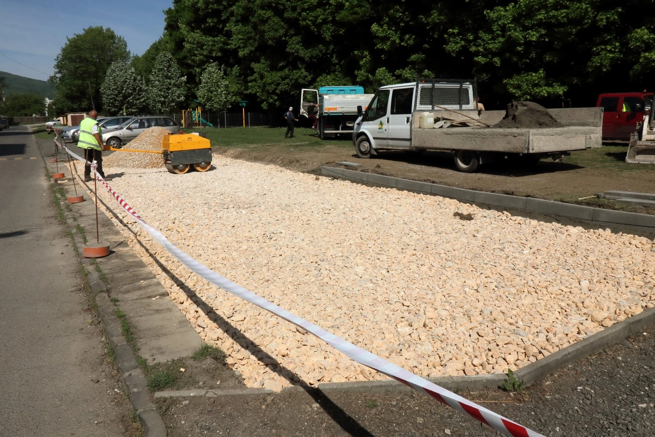 szinyei utca parkoló építés