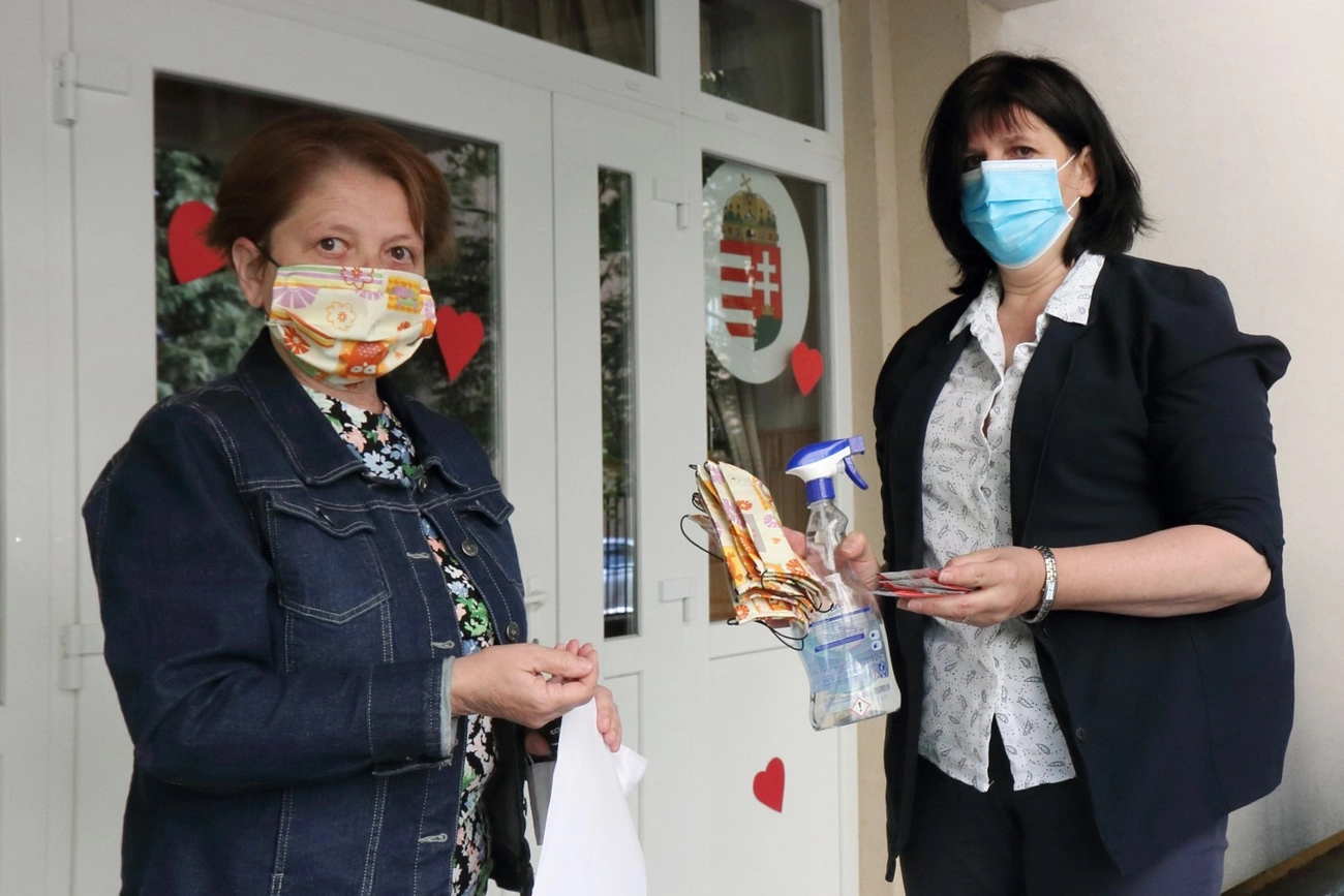 batsányi úti óvoda, védőeszközök átadása,