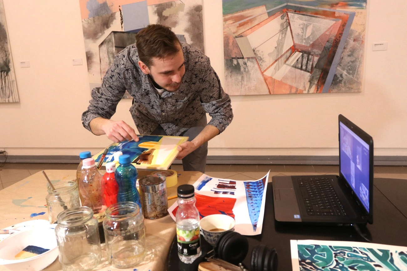 mesterkedő miskolci galéria