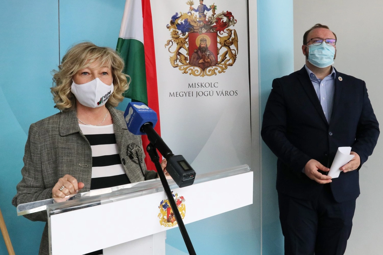 velünk a város sajtótájékoztató