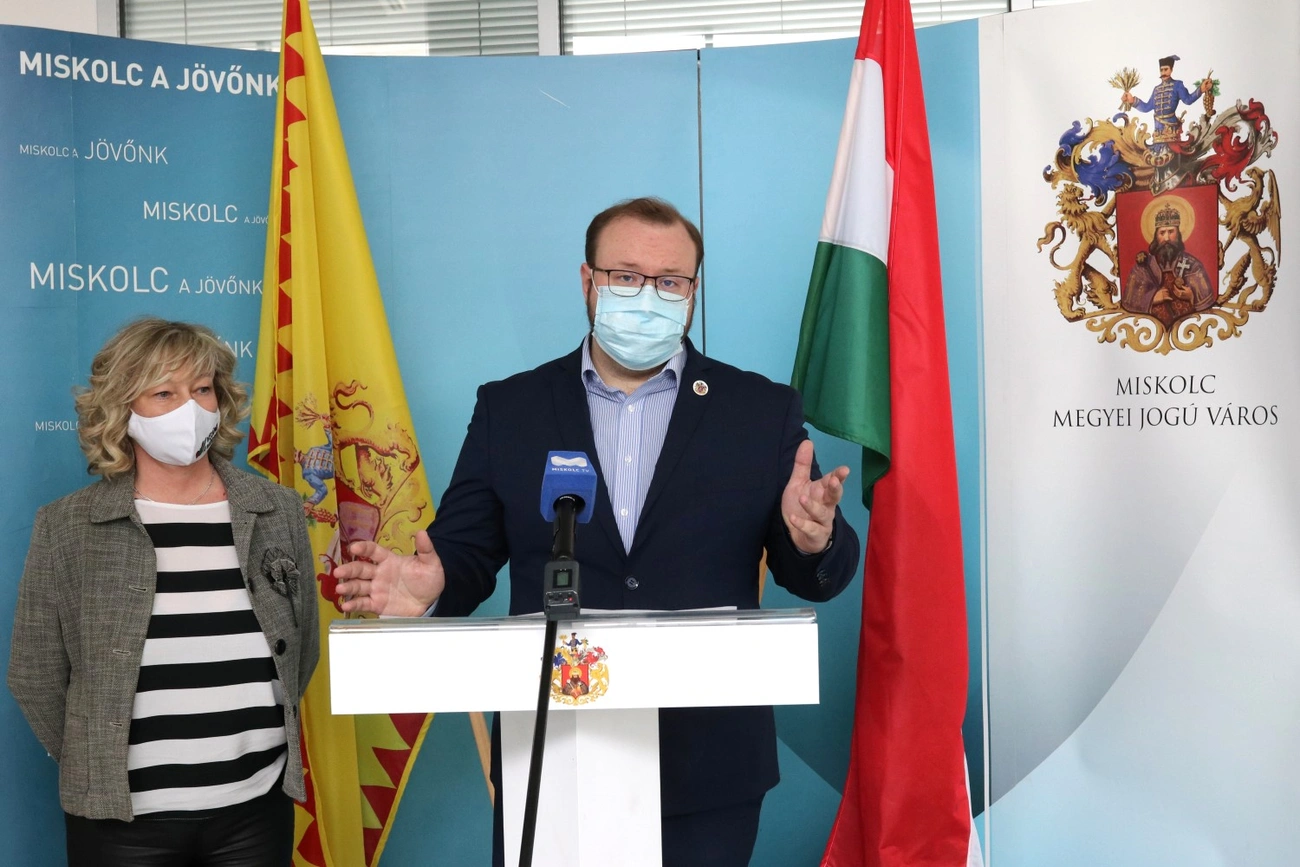 velünk a város sajtótájékoztató