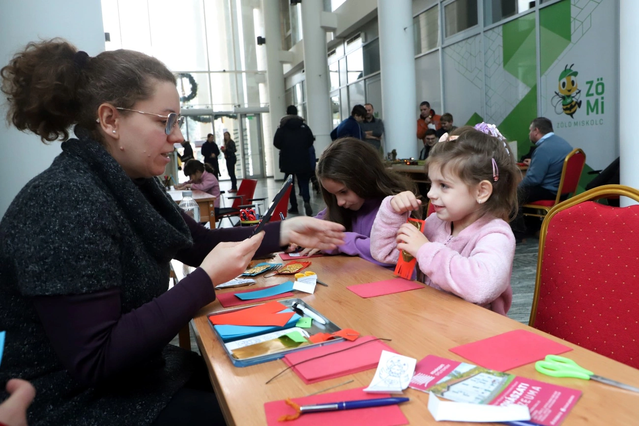 gyerekkuckó városháza aula