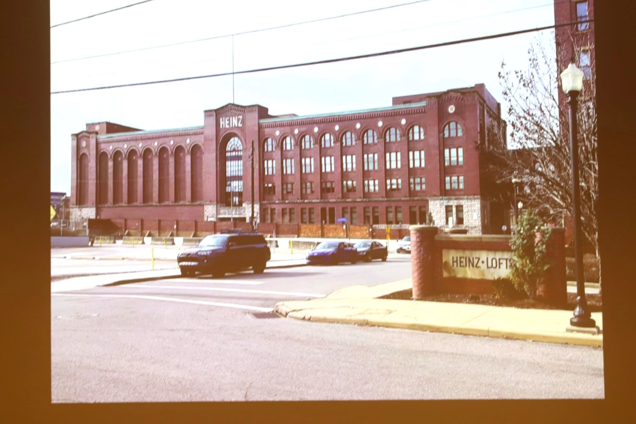 bereczki zoltán iovra éva acélvárosi párhuzamok előadás