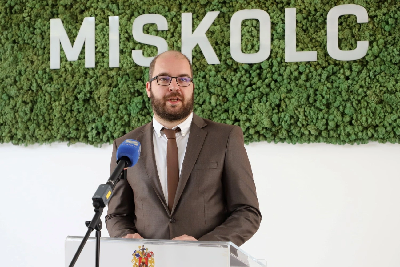 szarka dénes  sajtótájékoztató