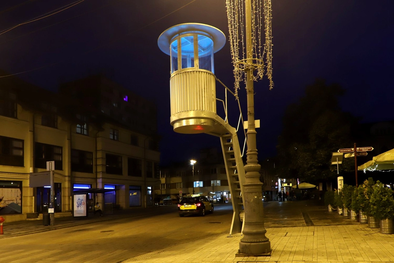 villanyrendőr dísz kivilágítás