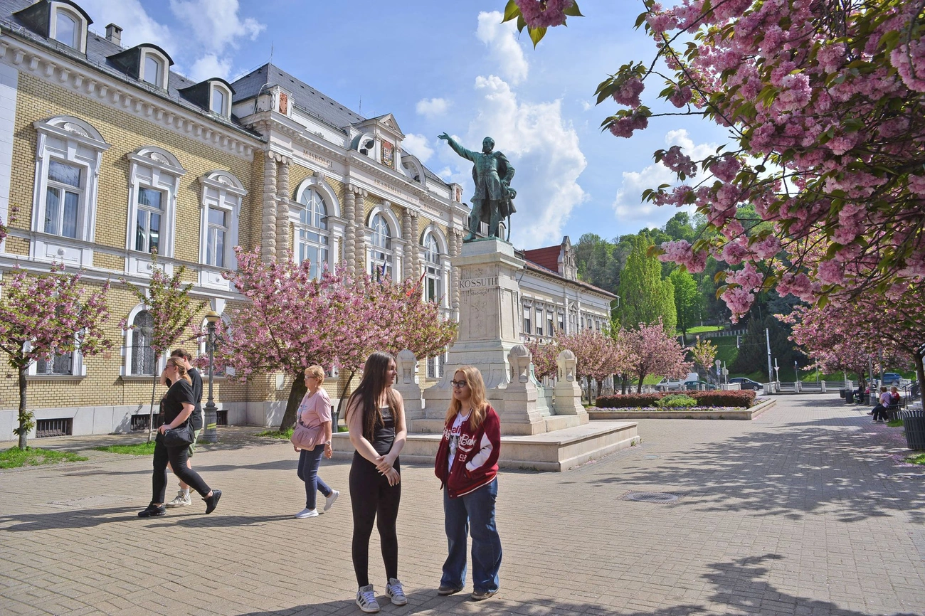 MINAP_indito_Erzsebet_ter_viragzas_20250423-ot_09.jpg