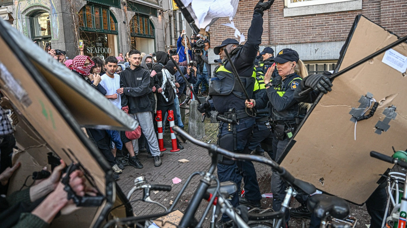 Zavargások_Hollandiában_GettyImages-2209754536-1-scaled.jpg