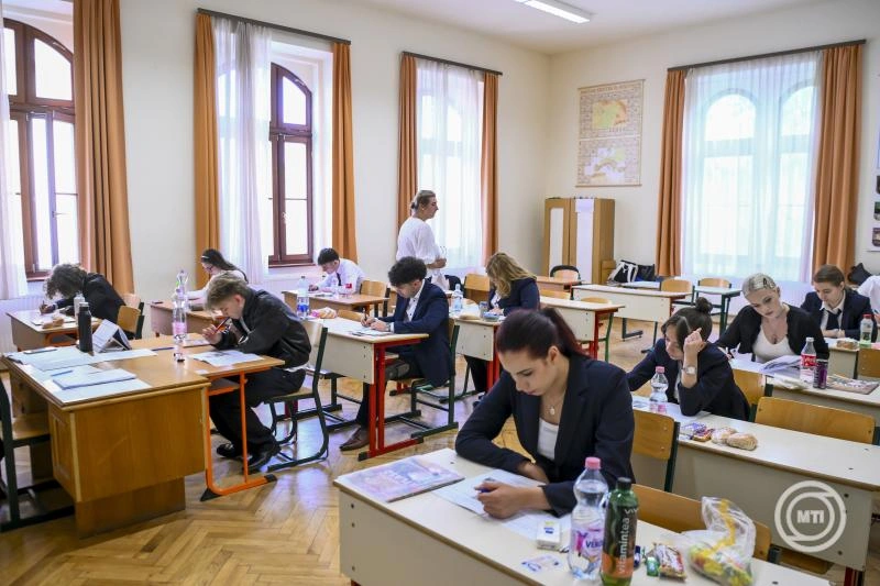 DEBRE20250507013.jpg (73.65 KB)