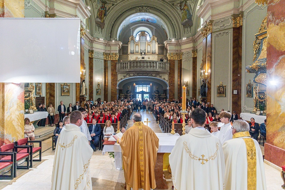 Bérmálás a Mindszenti templomban
