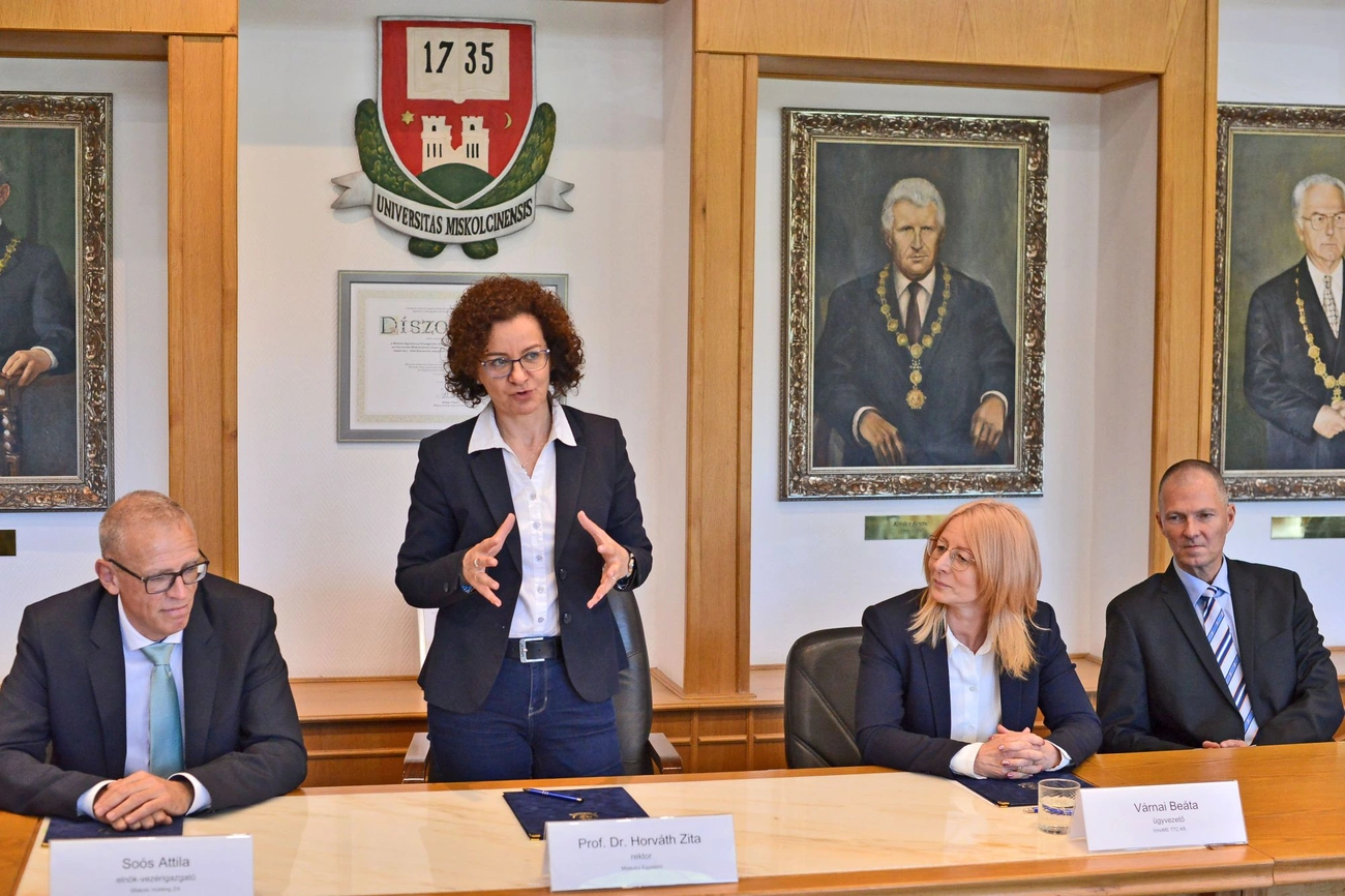 Horváth Zita rektor képviselte az egyetemet