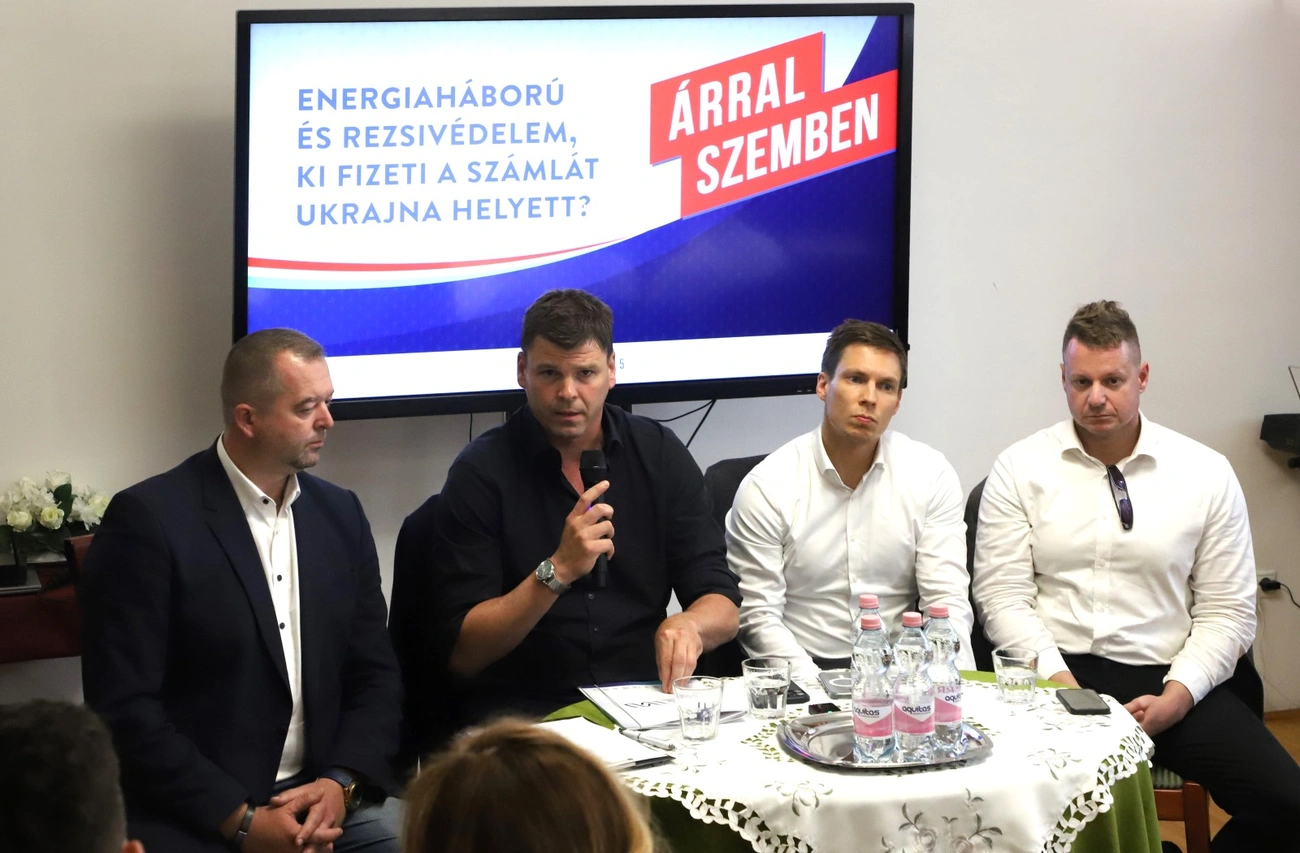 hollosy_czepek_energetikai_forum_250529ml-17.JPG