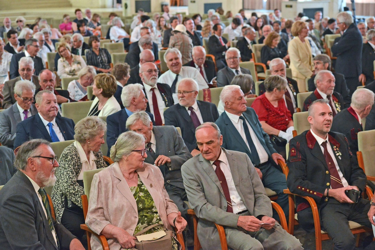 diplomaoszto_jubileumi_diplomak_20250620-ot_03.jpg