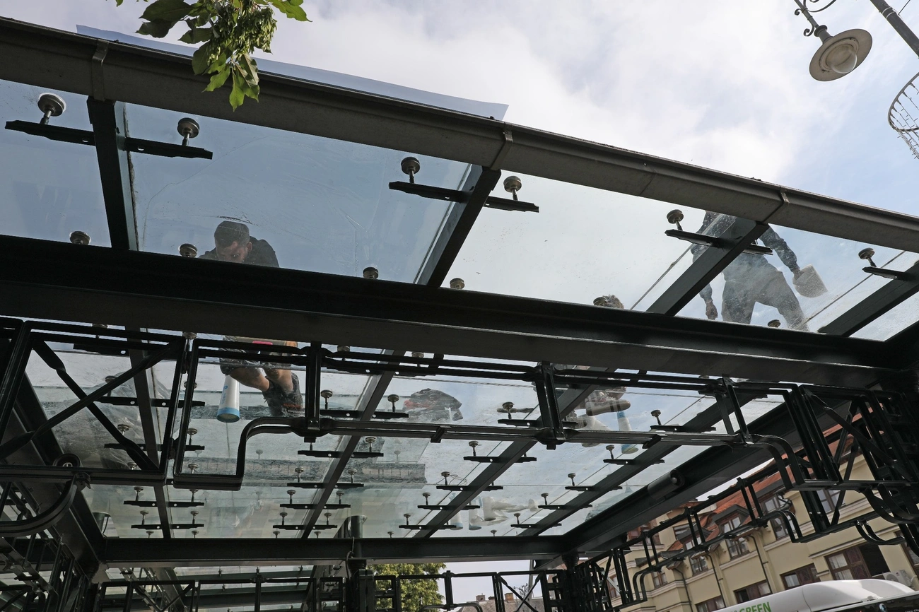 hő ellen véd a sötétitő fólia a Villanyrendőrnél