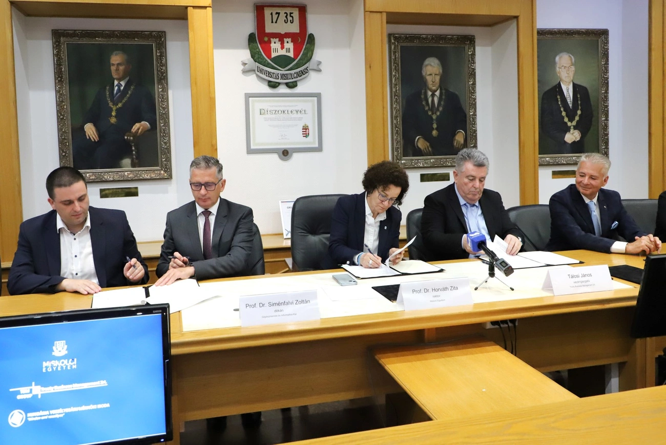 egyetem_alairas_250709ml-12.JPG