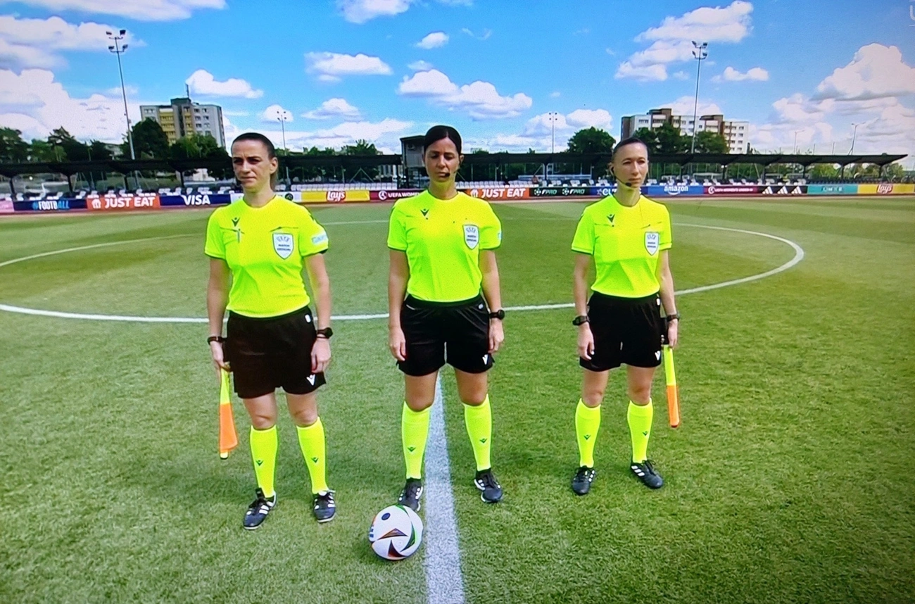 Molnár Réka FIFA-jelvényes játékvezető (középen) is előadó volt Egerben. Fotó: Magánarchívum