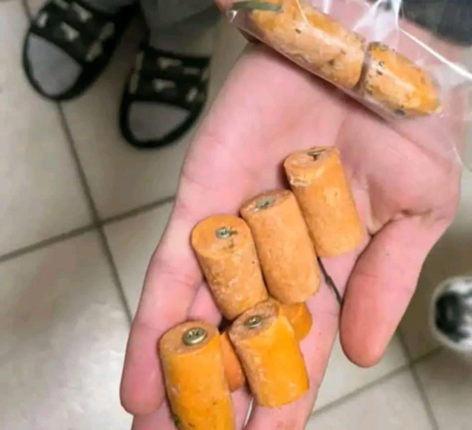 Szöges virslik Miskolc utcáin. Fotó: Facebook