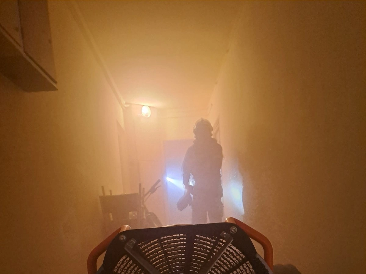 Füst a lépcsőházban. Forrás: katasztrófavédelem