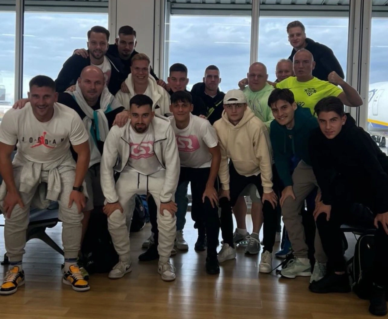 A Chicago csapata az indulás előtt a Ferihegyi repülőtéren. Balról Titkó Krisztián. Fotó: magánarchívum