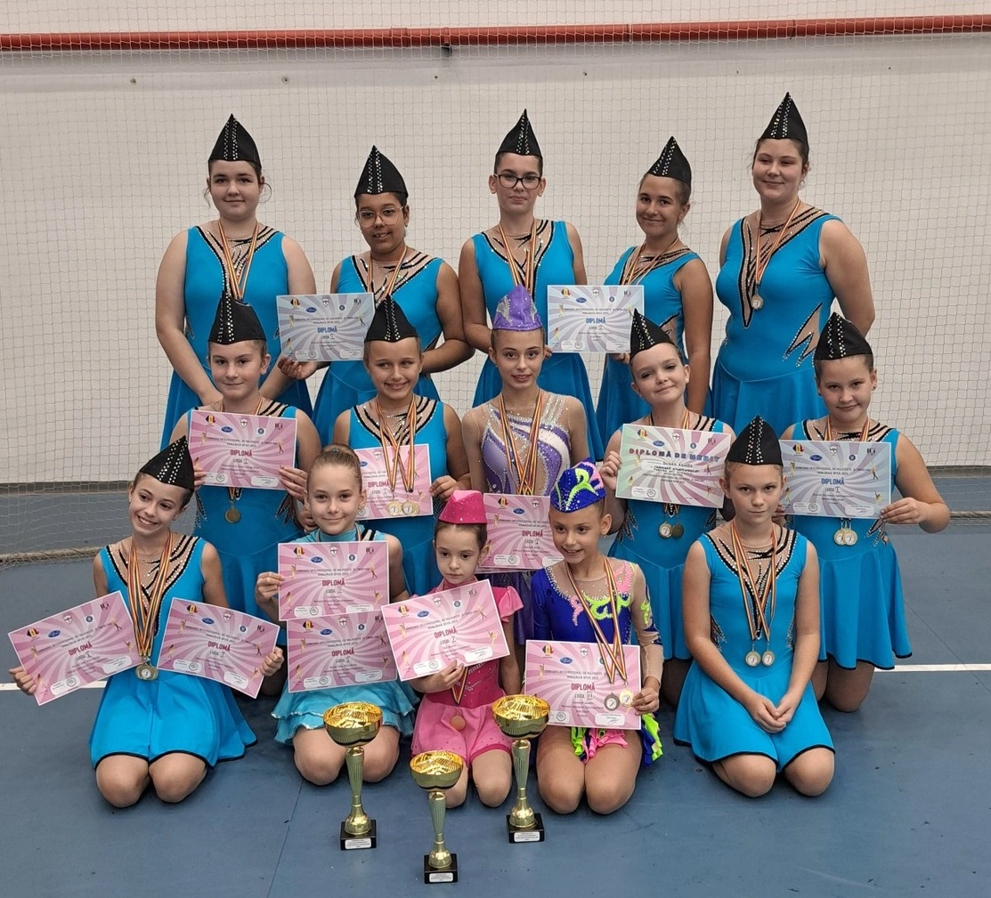 miskolci_mazsorettek_arad_251011_mkk.jpg