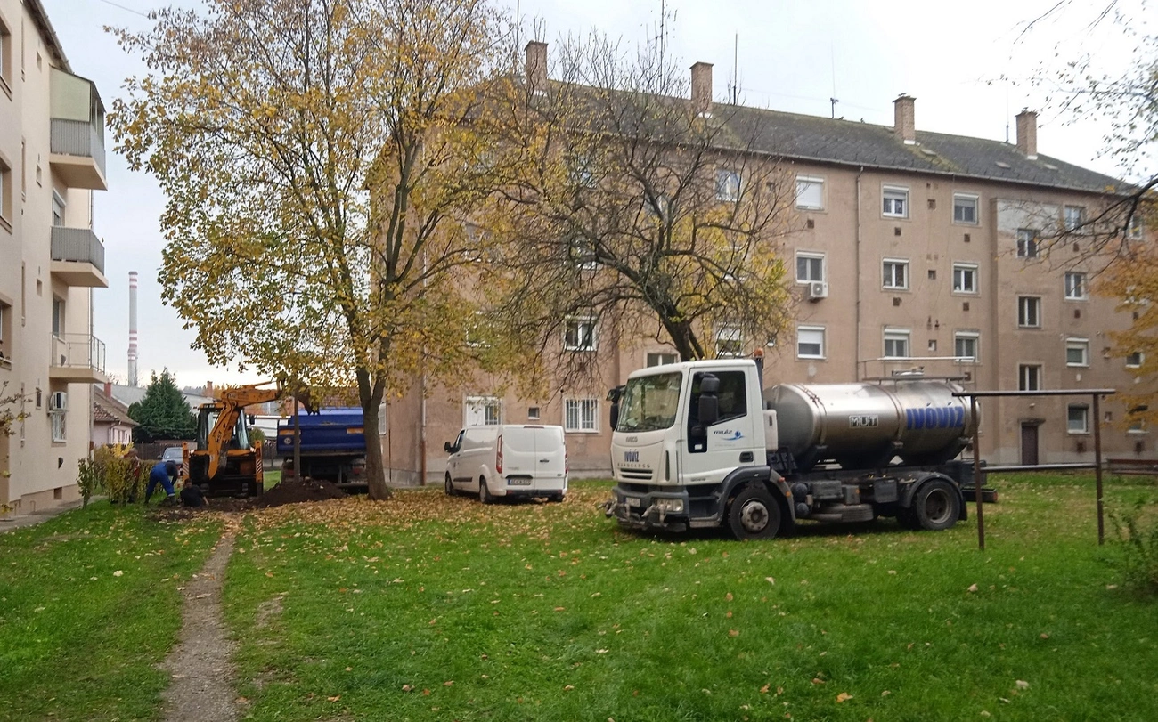 csőtörés a Géza utcában, DA