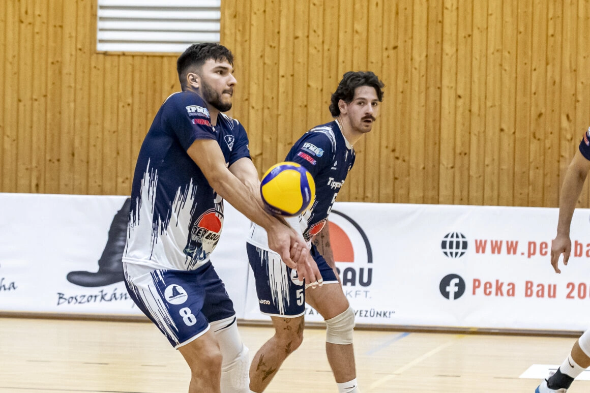 e: meafc-ferfi-roplabda-ketto.jpg