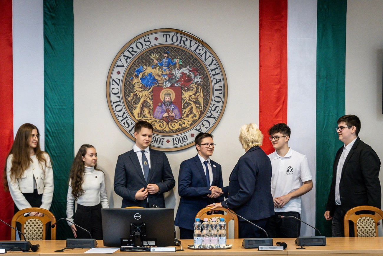 Megalakult a Miskolci Diákönkormányzat. Miskolc diákpolgármestere Szombaty Benedek. Fotó: Matiscsák Éva Facebook