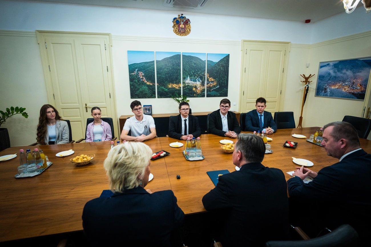 Szombaty Benedek Miskolc diákpolgármestere és Tóth-Szántai József, Miskolc polgármestere. Fotó: Horváth Csongor