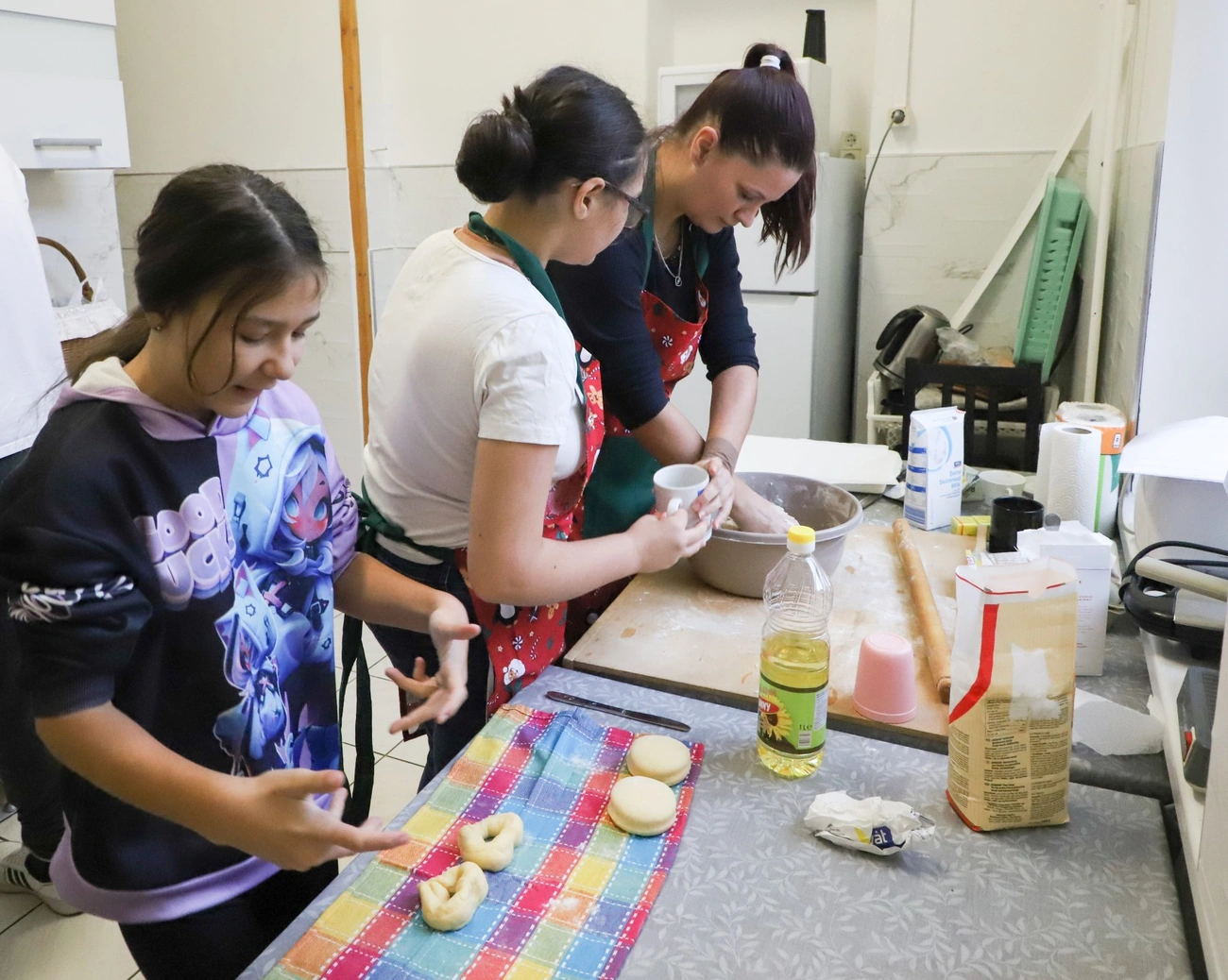 Jótékonysági fánk sütés, MESZEGYI. Fotó: Mocsári László