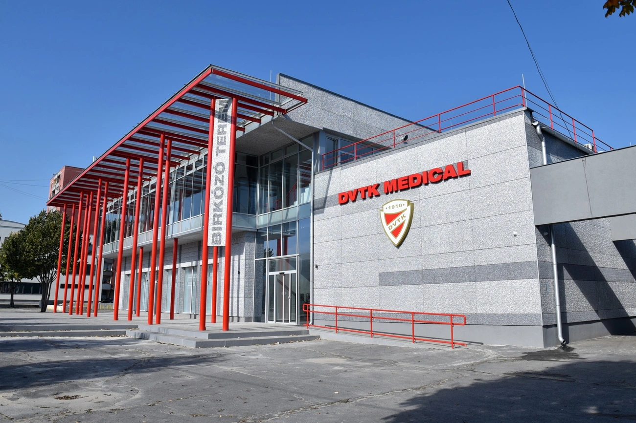 A DVTK Medicalban birkóznak, fociznak, ajándékoznak és ünnepelnek a piros-fehérek. Fotó: magánarchívum 