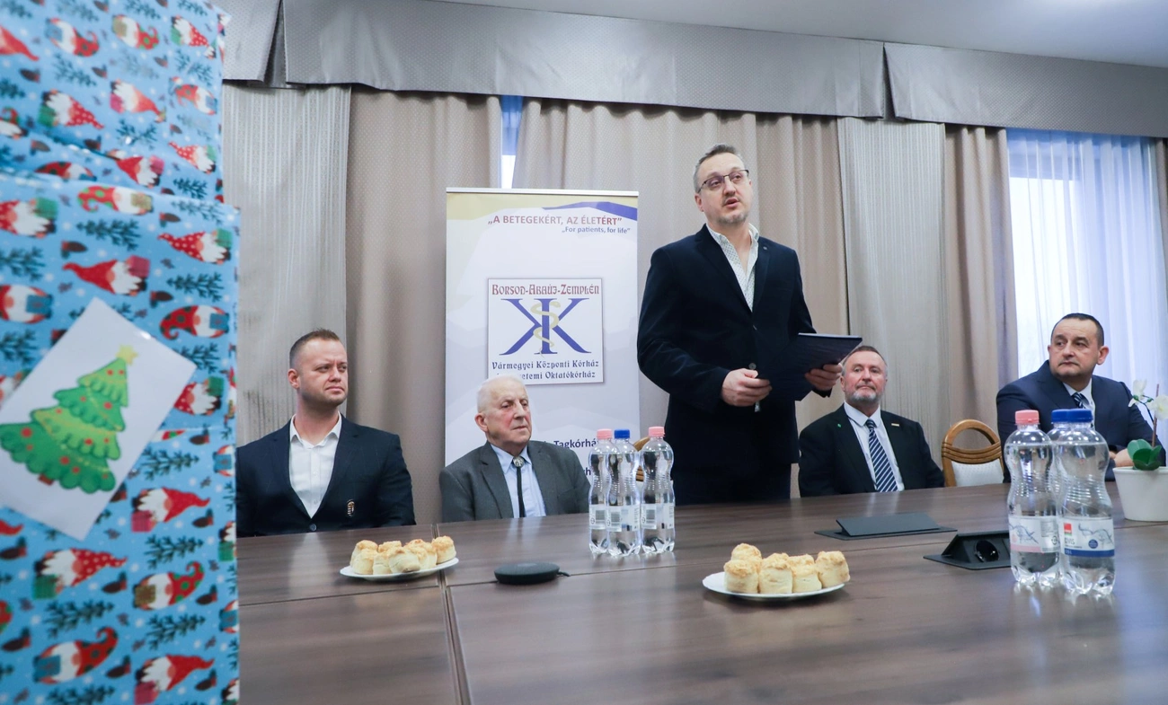 adományátadás a kórházban. Fotó: Mocsári László