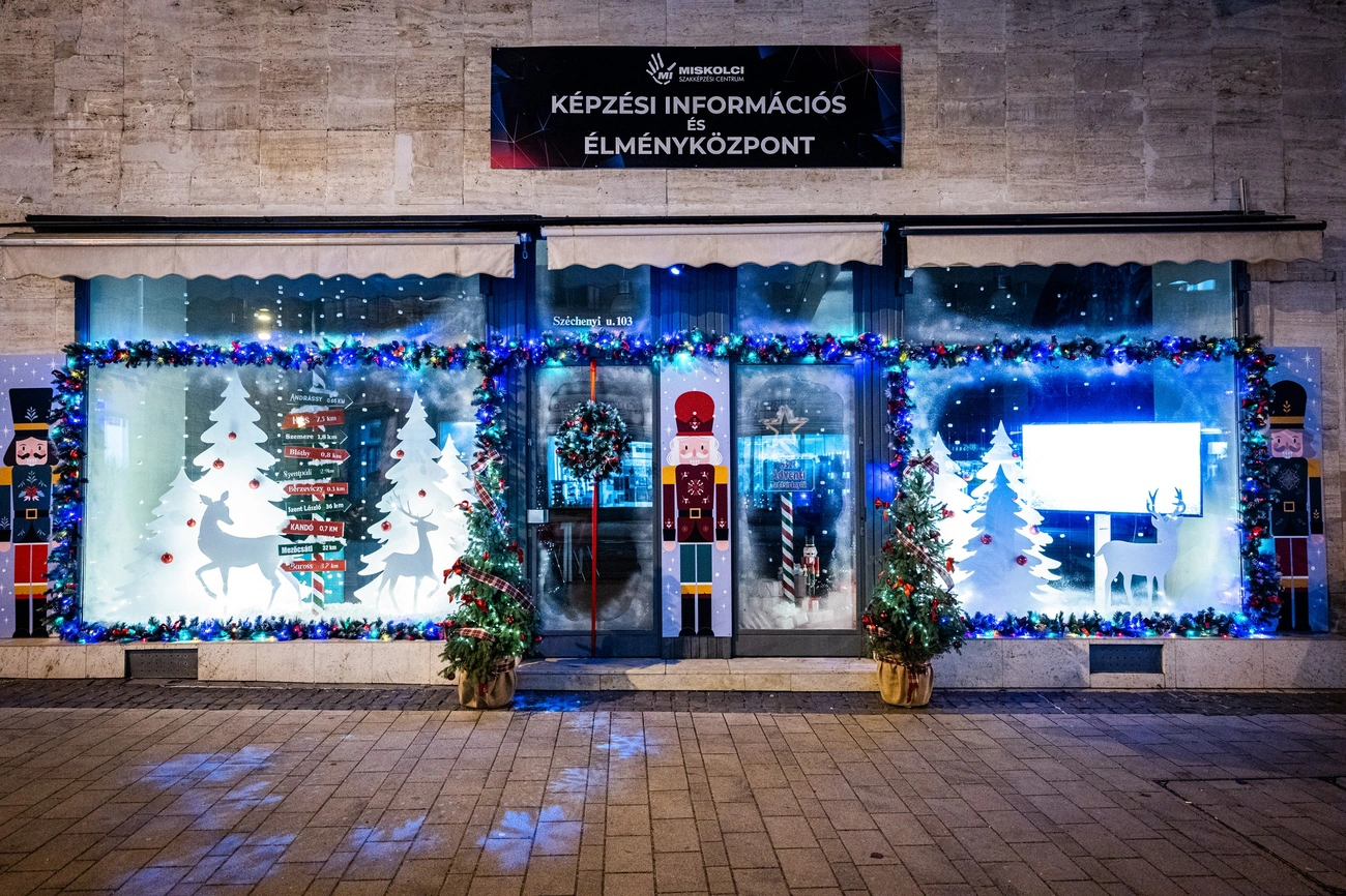 Miskolci Szakképzési Centrum kirakat. Foto: MiskolcOn Facebook